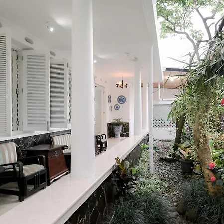 Kirana Guest House Bogor Extérieur photo