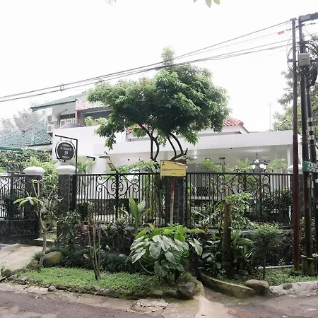 Kirana Guest House Bogor Extérieur photo