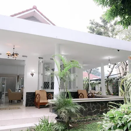 Kirana Guest House Bogor Extérieur photo